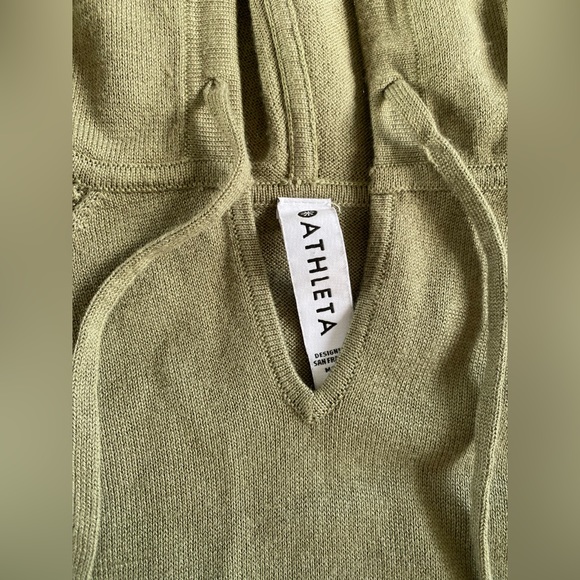 Athleta Evergreen Hooded Knit Sweater Olive Green
Casual Pullover XSmall hoodie - Picture 5 of 11